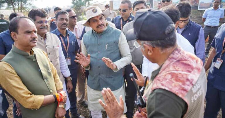 मुख्यमंत्री डॉ. यादव ने हेलीकॉप्टर से रंथभंवर में कृष्णमृग और नीलगाय रेस्क्यू अभियान के द्वितीय चरण का किया अवलोकन